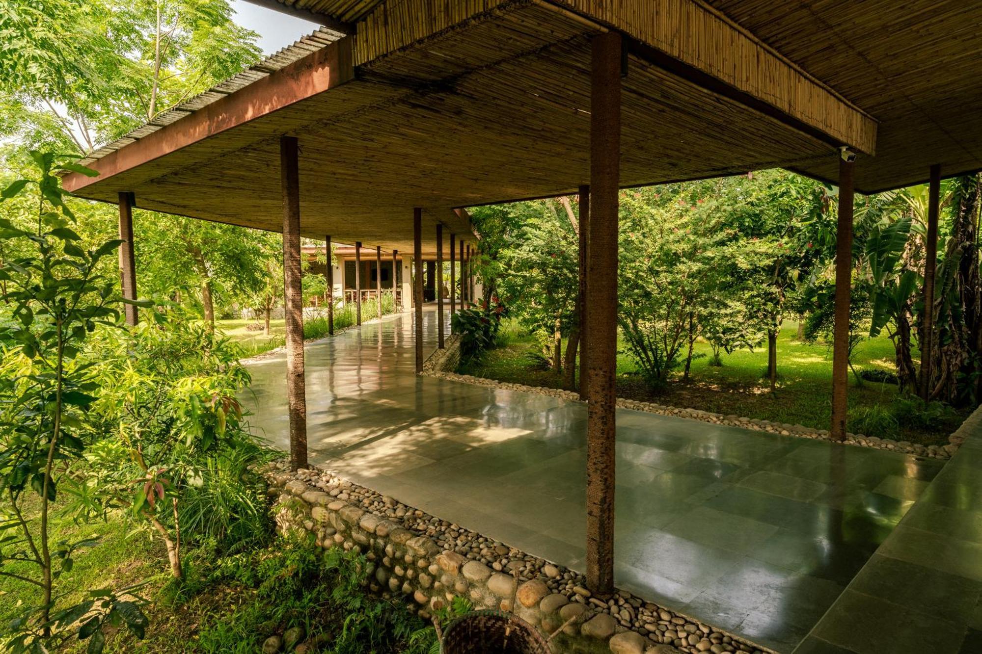 Sanctuary - Chitwan National Park , Nepal Hotel Exterior photo