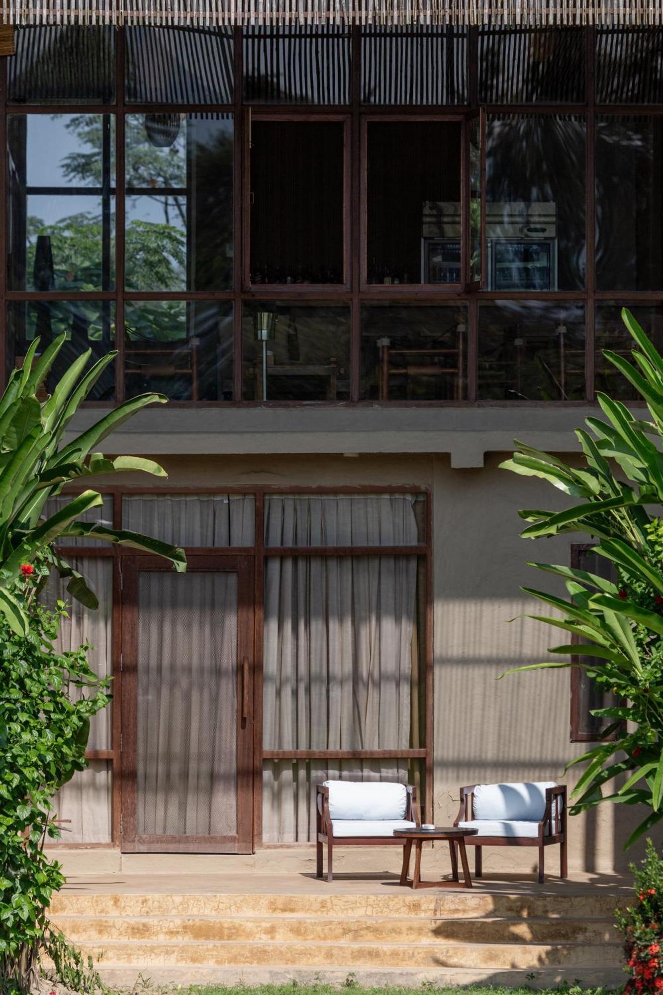 Sanctuary - Chitwan National Park , Nepal Hotel Exterior photo