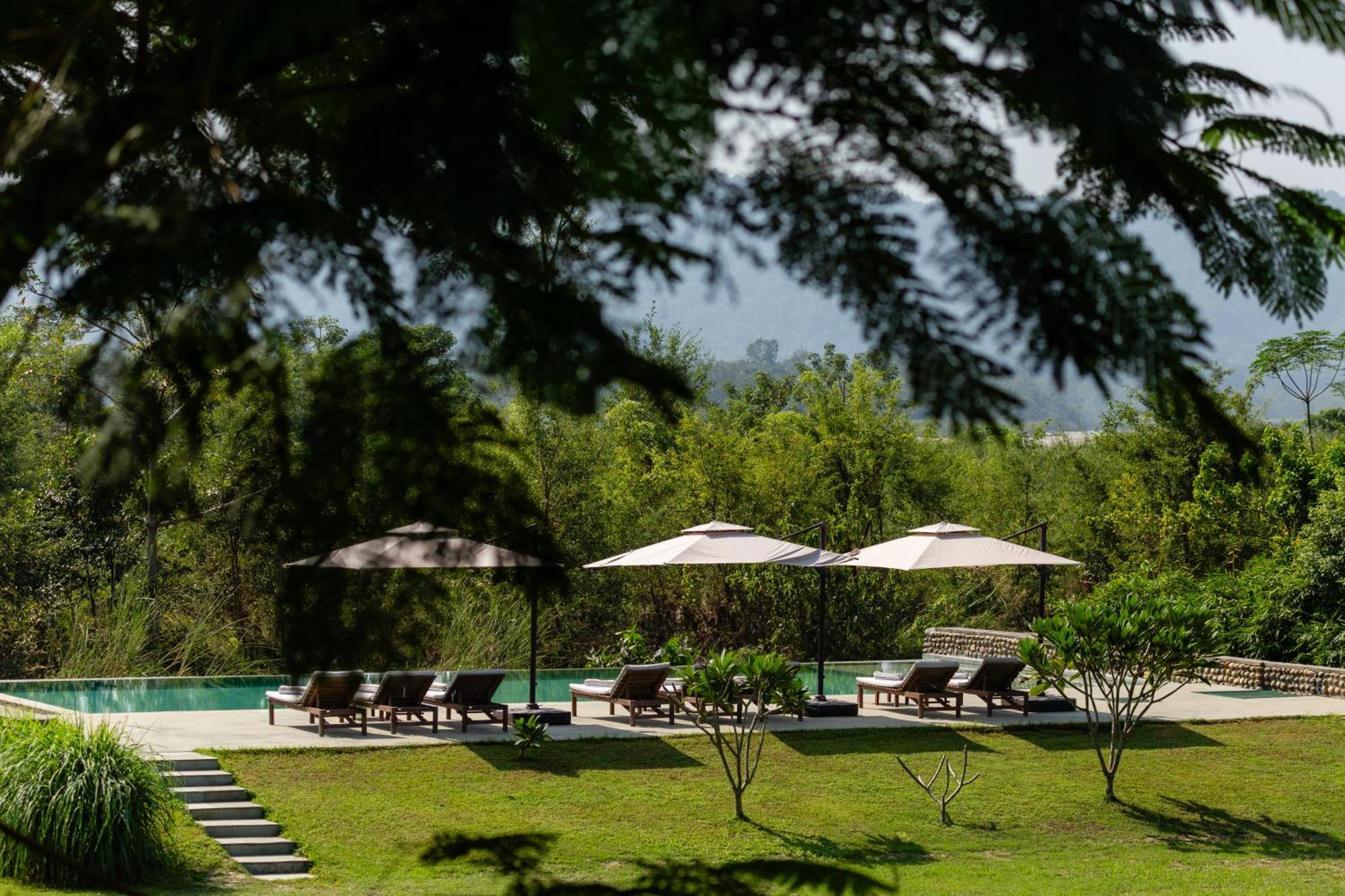 Sanctuary - Chitwan National Park , Nepal Hotel Exterior photo